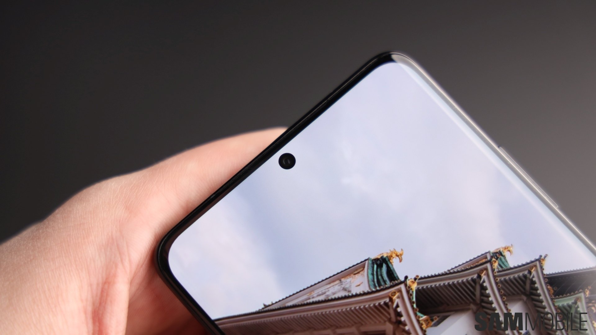 Silver iPhone with cracked screen